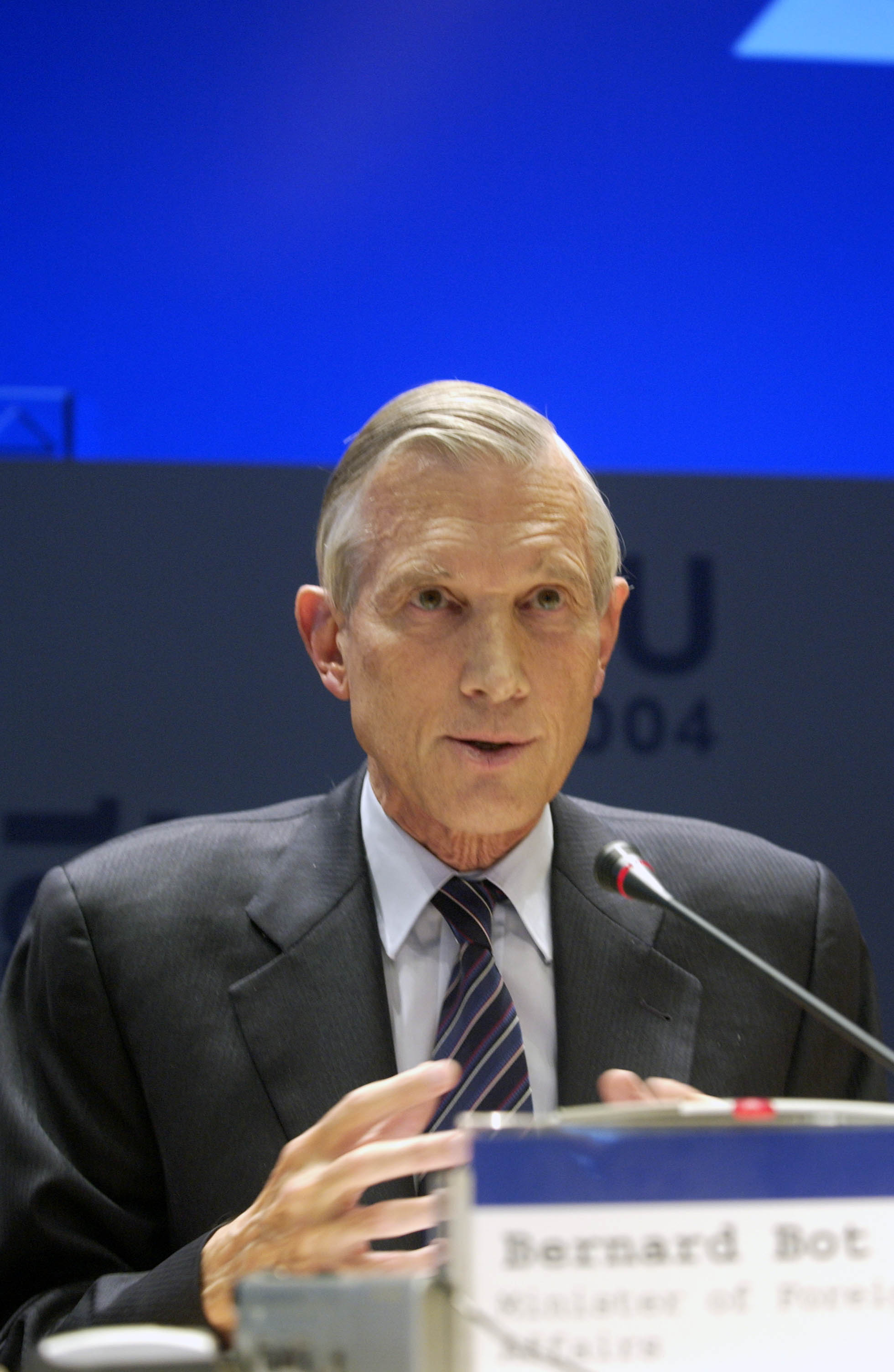 Netherlands blasts Solana on alleged cartoon apologies