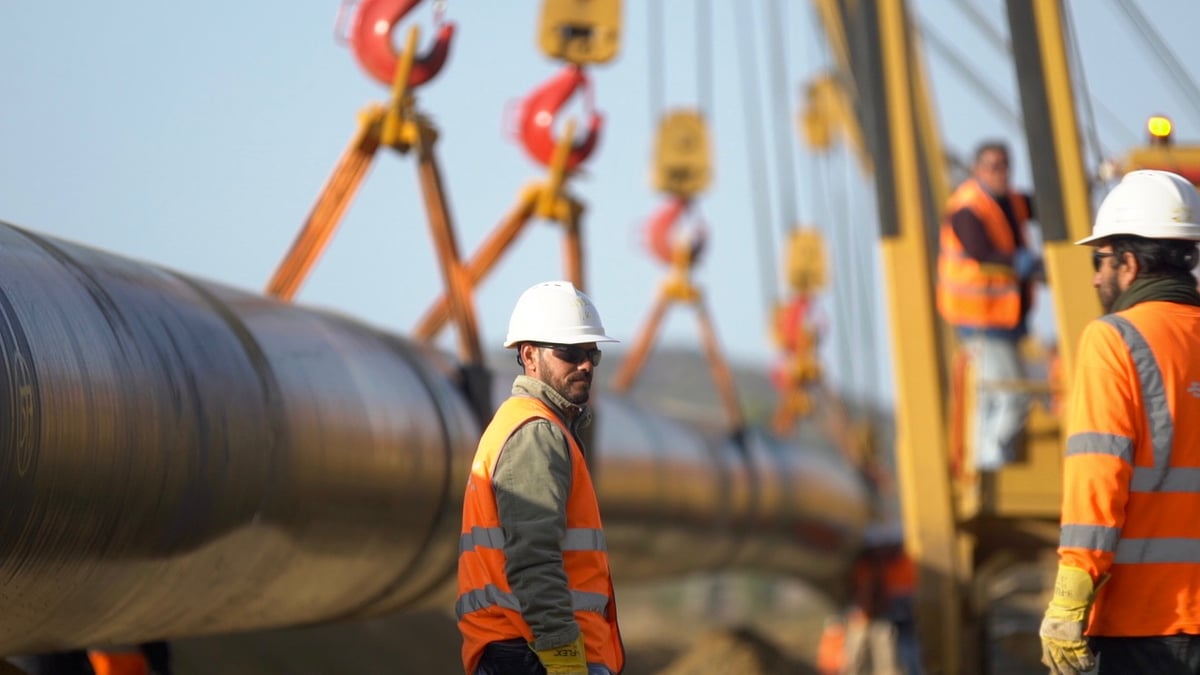 Europeans paid €930bn extra due to energy dependency, report finds