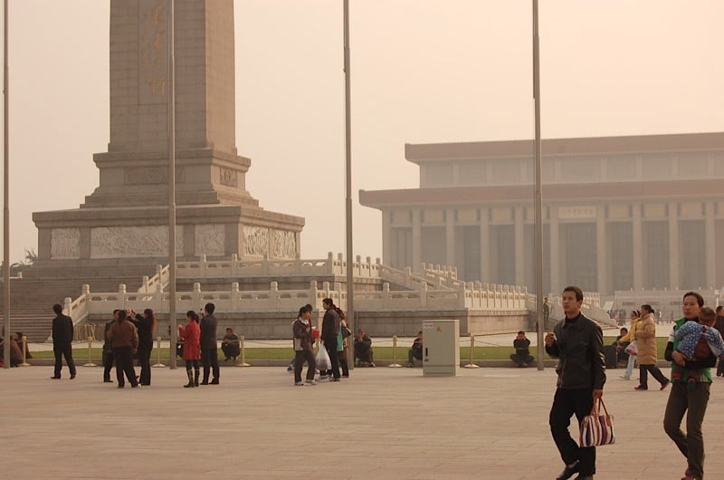 EU to keep China arms embargo despite massive investments